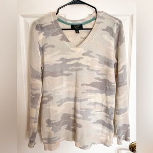 Charter Club 100% Cashmere Luxury Camo Print Size Medium V Neck Sweater Pullover